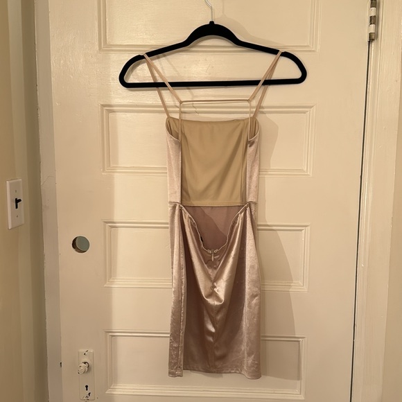 Gold mini dress - Picture 2 of 3